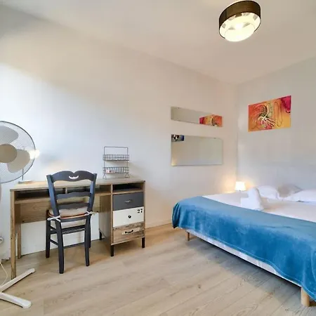 Cosy 10min From The Metro Parking